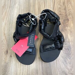 New XTI URBAN BRAND STREET STYLE Women’s Black Vegan Flatform Puffer Size 6.5/37